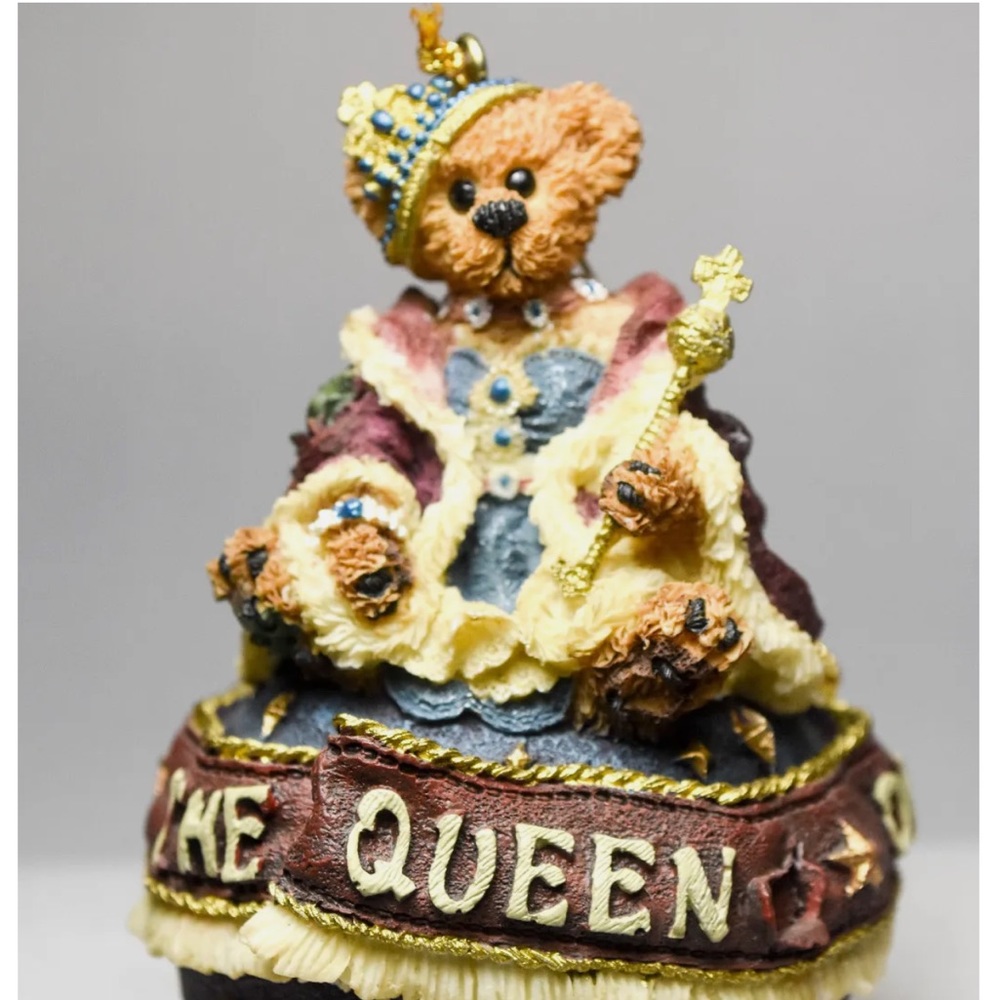 Boyd’s Bears “I am the Queen” - 1998- Style 25709 Collectable Series 3E-1152 $23